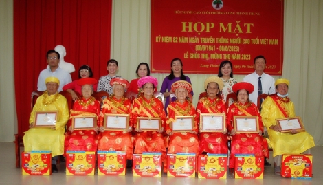 Hòa Thành: 257 NCT được Trung ương Hội NCT Việt Nam mừng thọ