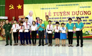 Tân Biên: Tuyên dương 150 cán bộ quản lý, giáo viên, học sinh giỏi năm học 2022-2023