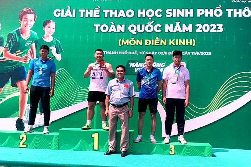 Cầu lông và điền kinh gây bất ngờ