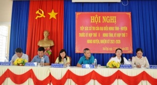 Đại biểu Hội đồng nhân dân tỉnh, huyện tiếp xúc với cử tri huyện Tân Châu