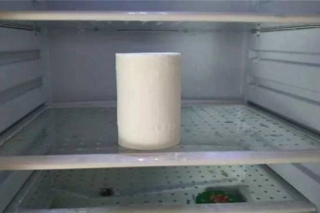 Tác dụng bất ngờ của việc đặt cuộn giấy trong tủ lạnh