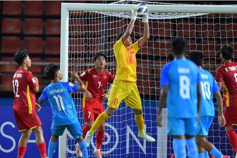 U-17 Việt Nam: Sai một ly, đi một dặm