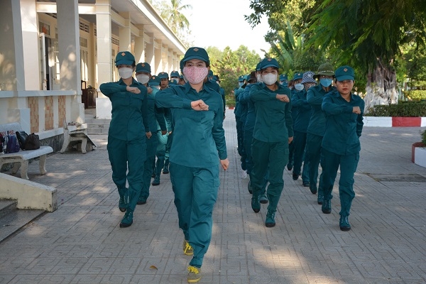 Nữ chiến sĩ sao vuông giỏi việc nước, đảm việc nhà