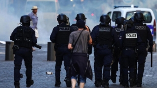 Bạo loạn Pháp: 45.000 cảnh sát được triển khai, hàng ngàn người bị bắt, tổng thống hoãn công du