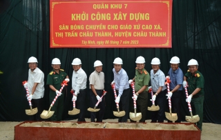 Bộ CHQS tỉnh: Khởi công xây dựng sân bóng chuyền cho giáo xứ Cao Xá (Châu Thành)