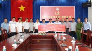 Tổng Công ty cổ phần Bảo Minh tặng Tây Ninh 15 căn nhà đại đoàn kết