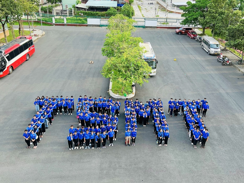 Khen thưởng các chiến sĩ tình nguyện chương trình “Tiếp sức mùa thi” năm 2023