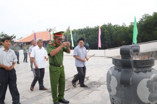 Công an Tây Ninh: Dâng hương tưởng niệm các anh hùng liệt sĩ