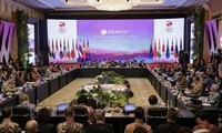 Hội nghị cấp cao Đông Á: 'ASEAN không phải đấu trường'
