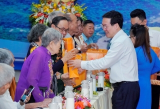 Chủ tịch nước Võ Văn Thưởng gặp mặt các cựu tù chính trị Côn Đảo