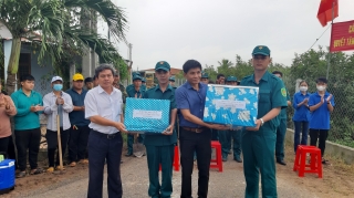 Lãnh đạo tỉnh, Thành phố thăm, tặng quà lực lượng làm công tác dân vận tại xã Thạnh Tân