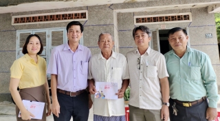 Chủ tịch UBND huyện Châu Thành thăm gia đình chính sách nhân kỷ niệm Ngày Thương binh - Liệt sĩ