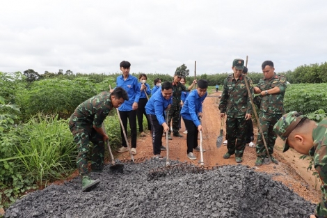 Tỉnh đoàn: Ra quân Ngày cao điểm chung tay xây dựng nông thôn mới và Ngày Chủ nhật xanh