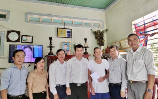 Thăm, tặng quà gia đình chính sách tại huyện Châu Thành