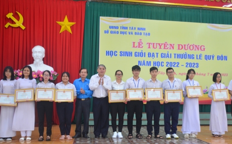 Khen thưởng 409 học sinh đạt Giải Lê Quý Đôn