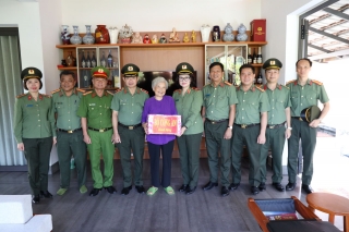 Bộ Công an: Thăm, tặng quà gia đình chính sách tại Tây Ninh