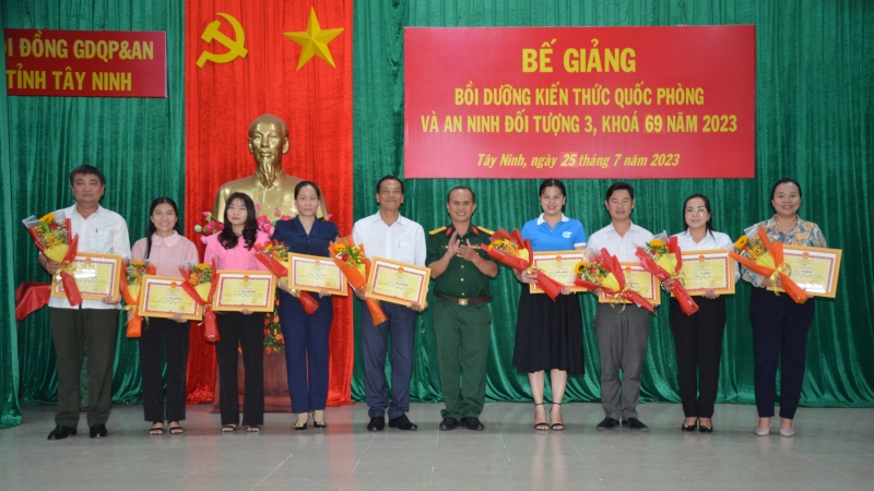 Hội đồng giáo dục quốc phòng an ninh tỉnh: Hoàn thành bồi dưỡng kiến thức quốc phòng và an ninh năm 2023