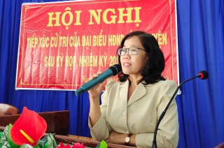 Bà Nguyễn Thị Yến Mai- Trưởng Ban Tổ chức Tỉnh ủy: Tiếp xúc cử tri hai xã Long Vĩnh và Ninh Điền