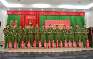 Tân Châu: Phát động mỗi cán bộ chiến sĩ Công an huyện tự trang bị bình chữa cháy