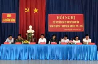 Bà Nguyễn Đài Thy- Phó Chủ tịch Thường trực HĐND tỉnh tiếp xúc cử tri xã Trường Đông