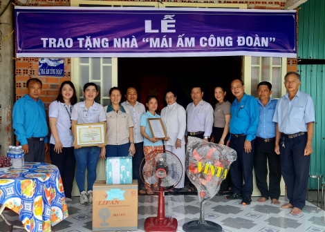 Công ty cổ phần TKG Taekwang Mộc Bài: Trao tặng nhà “Mái ấm Công đoàn”