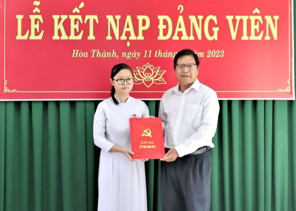 Trường THPT Nguyễn Chí Thanh: Kết nạp một đảng viên là học sinh lớp 12