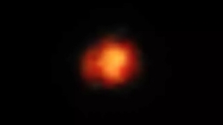 Kính thiên văn James Webb tiết lộ 'Thiên hà Maisie' lâu đời nhất trong vũ trụ