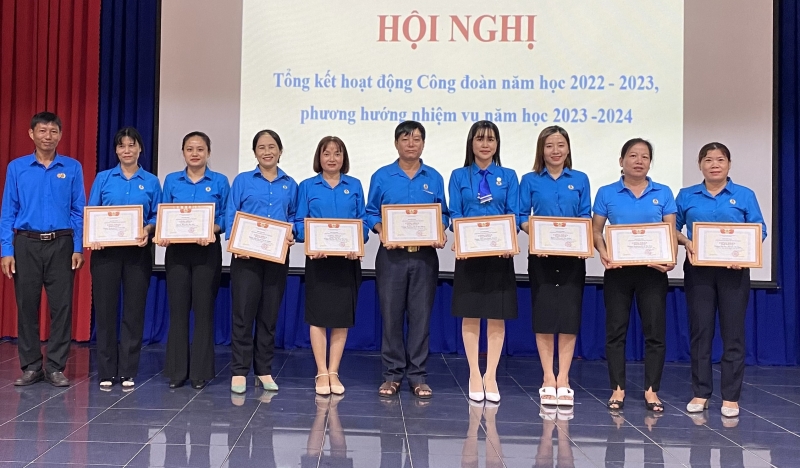 Tân Biên: Công đoàn trường học tổ chức nhiều hoạt động chăm lo đoàn viên