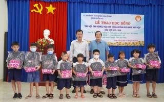 Trao tặng 84 suất học bổng cho học sinh nghèo hiếu học trên địa bàn huyện Châu Thành