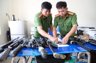 Tây Ninh: Vận động thu hồi 6 khẩu súng hơi và 210 viên đạn