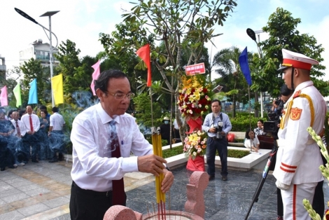 Lãnh đạo TP. Hồ Chí Minh dâng hương tại Di tích Lịch sử Quốc gia Ngã Ba Giồng