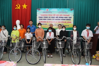 Hội Bảo trợ Người khuyết tật và bảo vệ quyền trẻ em tỉnh: Trao tặng 60 xe đạp và 22 xe lăn, xe lắc