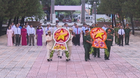 Hoà Thành: Viếng nghĩa trang liệt sĩ nhân dịp Quốc khánh 2.9