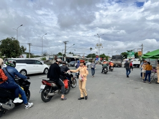 Cảnh sát giao thông đồng hành cùng nhân dân về quê và du khách đến Tây Ninh