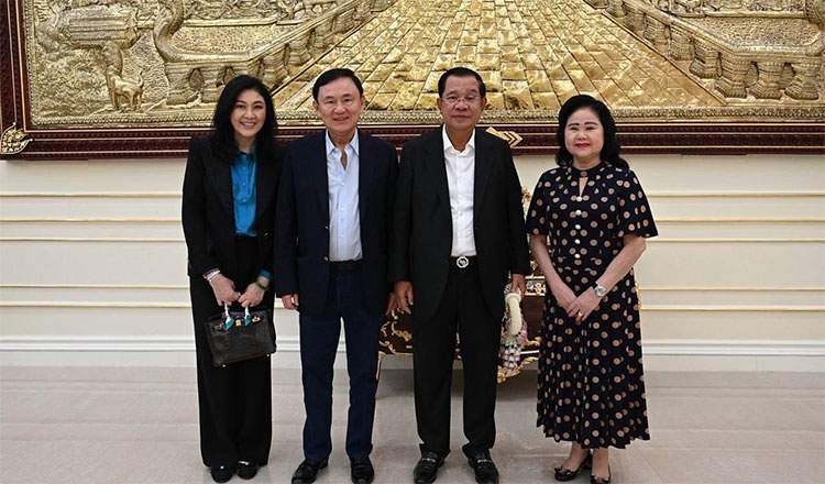 Ông Hun Sen chúc mừng ông Thaksin được giảm án