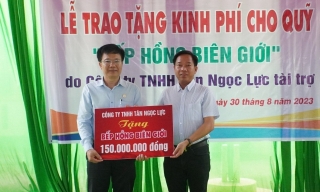 Công ty TNHH Tân Ngọc Lực: Trao tặng 150 triệu đồng cho quỹ “Bếp hồng biên giới”