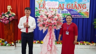Bí thư Thành uỷ Lê Minh Thế dự lễ khai giảng năm học mới tại Trường mầm non Hoa Mai