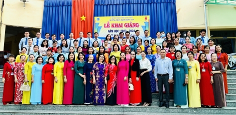 Phó Bí thư Thường trực Thành uỷ Nguyễn Thị Hồng Loan dự khai giảng năm học mới 2023 -2024
