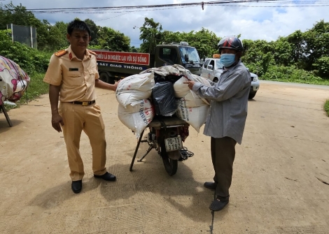 Phòng Cảnh sát giao thông Công an tỉnh bắt giữ nhiều hàng hoá không rõ nguồn gốc