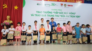 Trao thưởng chương trình “Tiếp sức nhà nông” và tặng quà trung thu tại huyện Châu Thành