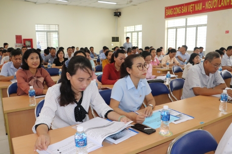 Tập huấn nâng cao năng lực, chuyển đổi nhận thức, tư duy cho đội ngũ cán bộ làm công tác xây dựng nông thôn mới các cấp