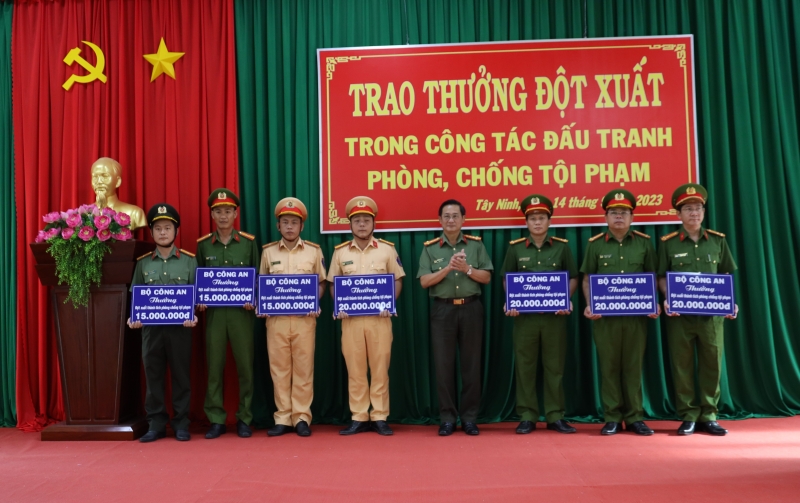 Bộ Công an: Thưởng các đơn vị đạt thành tích trong đấu tranh phòng chống tội phạm