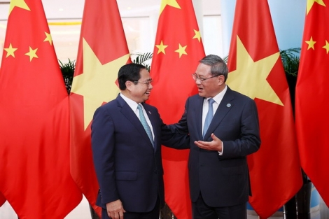 Hình ảnh ngày làm việc đầu tiên của Thủ tướng tại TP xanh của Trung Quốc