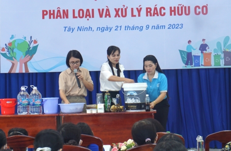 Tập huấn phân loại và xử lý rác hữu cơ tại hộ gia đình