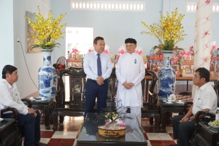 Lãnh đạo tỉnh: Thăm, tặng quà tôn giáo Cao Đài Tòa Thánh Tây Ninh