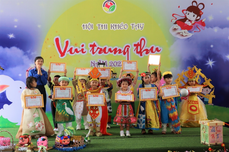 Thiếu nhi khéo tay vui Trung thu