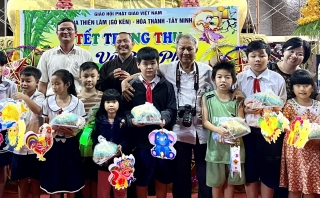 Chi hội Bảo trợ người khuyết tật chùa Thiền Lâm - Gò Kén: Tặng 750 suất quà Trung thu cho trẻ em hoàn cảnh khó khăn