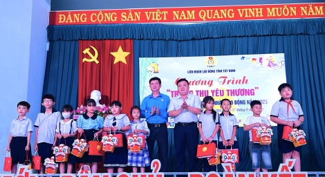 Liên đoàn Lao động tỉnh: Tặng quà Trung thu cho con công nhân, người lao động có hoàn cảnh khó khăn