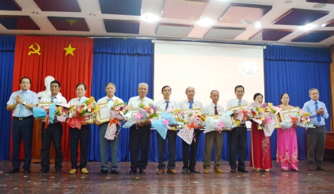 Huyện uỷ Tân Châu: Trao Huy hiệu Đảng cho 21 đảng viên