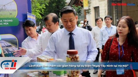 Lãnh đạo tỉnh thăm các gian hàng tại sự kiện “Ngày Tây Ninh tại Hà Nội”